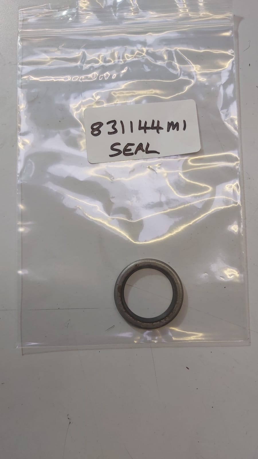 seal-831144m1