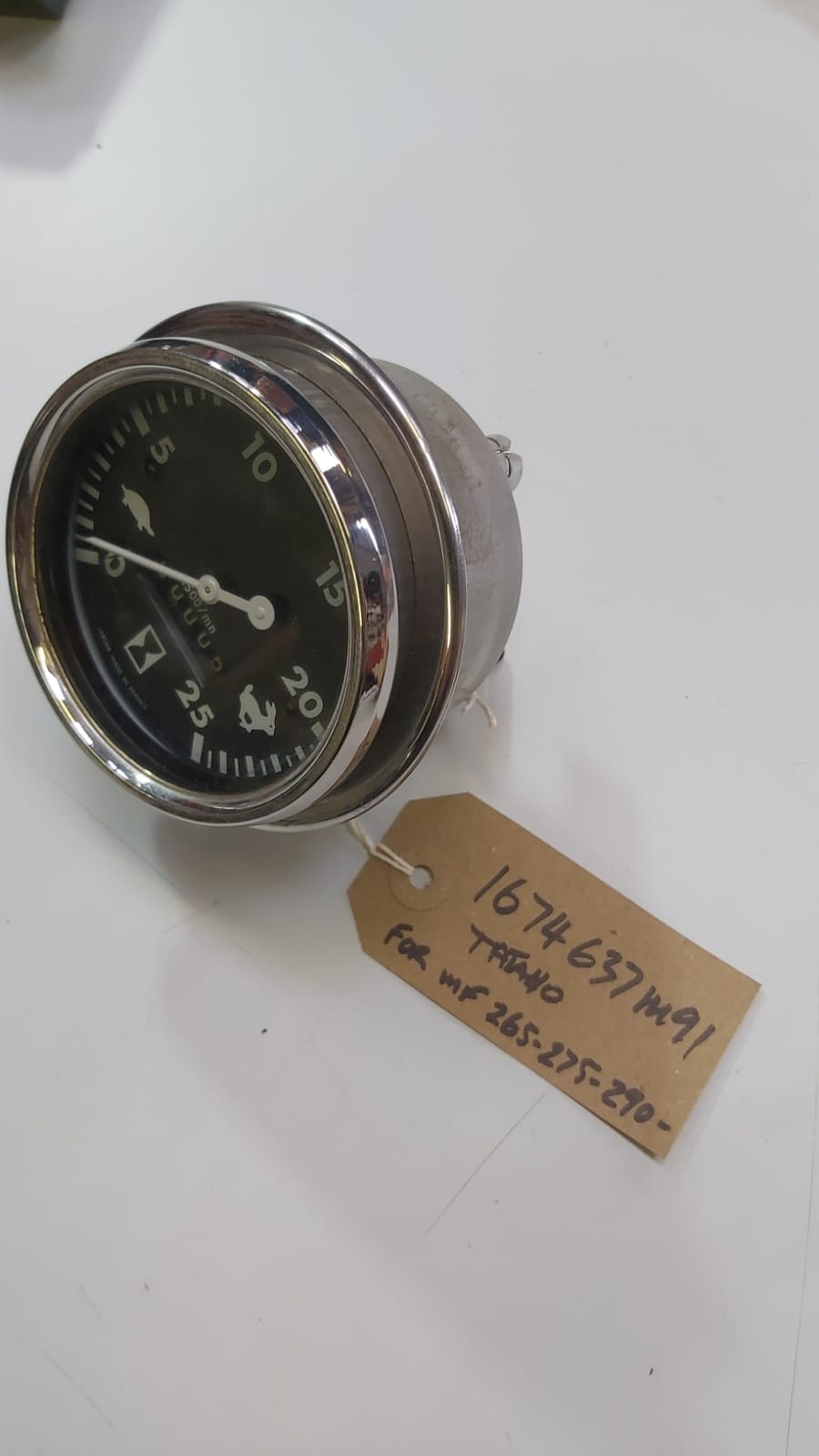 tachometer-1674637m91