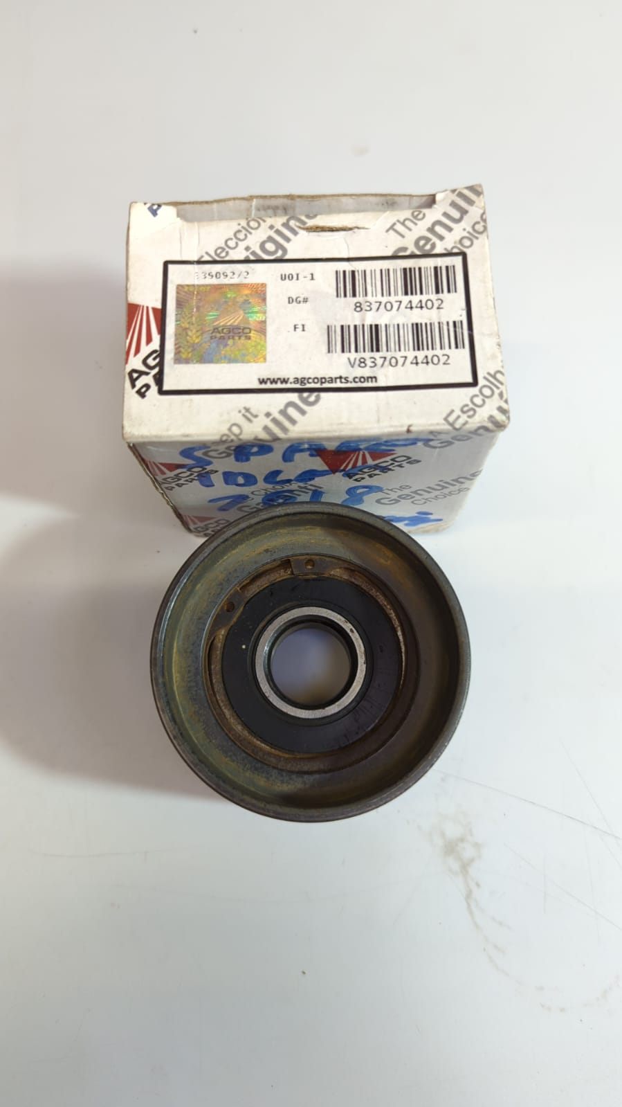 pulley-idler-good-sh-v837074402