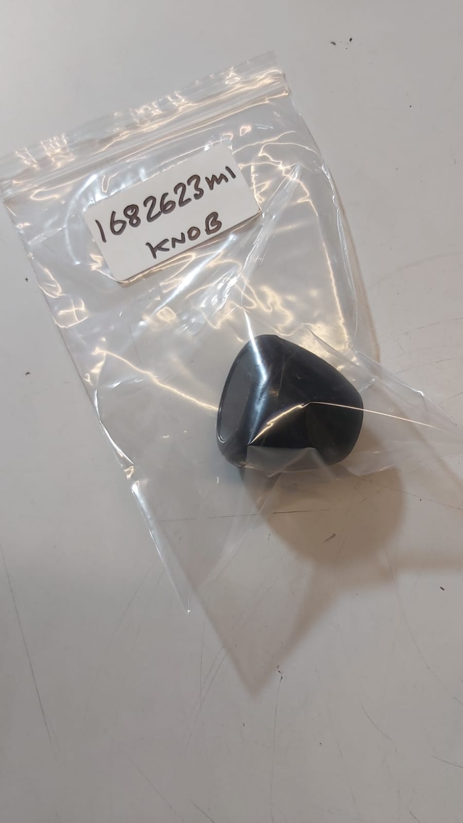 knob-1682623m1