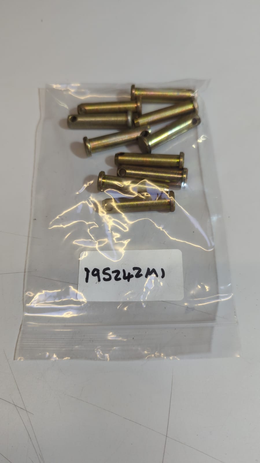 pin-195242m1