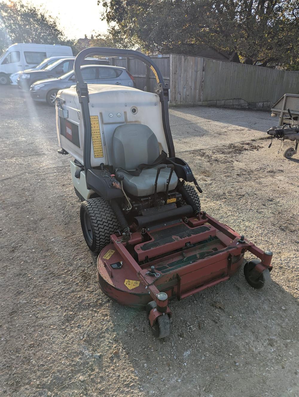 used-toro-74311te-z-master-8000-petrol-direct-collect-zero-turn-ride-on-mower-with-122cm-cut-2017